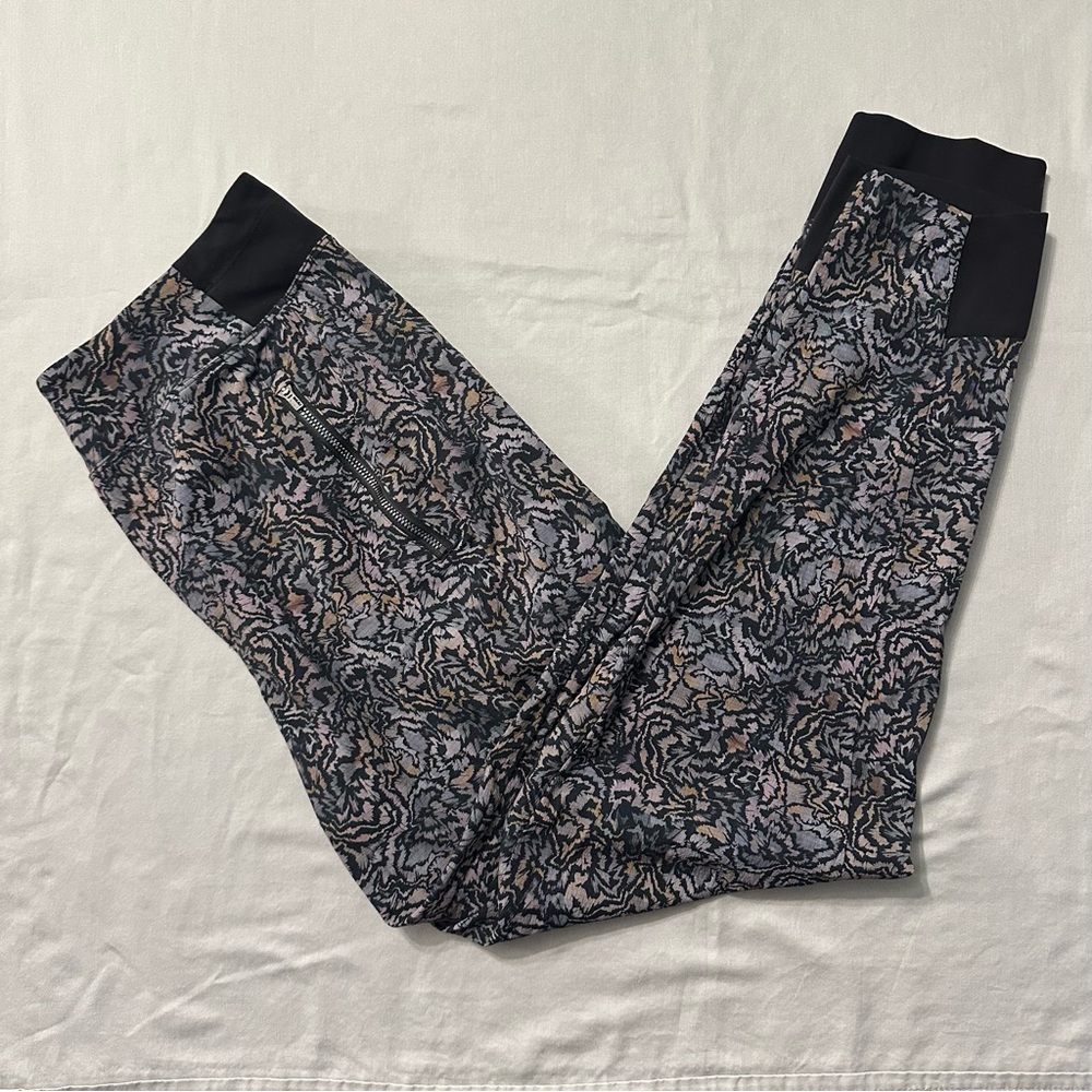 Athleta Trekkie North Joggers 8 Kinetic Abstract Print
